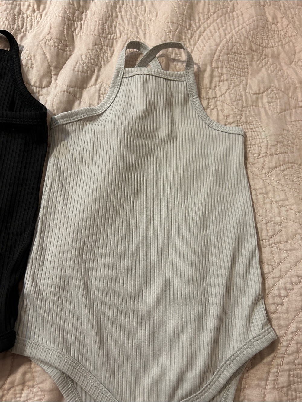 3 Pack Amazon Ribbed cross back onesie - Picture 5 of 6